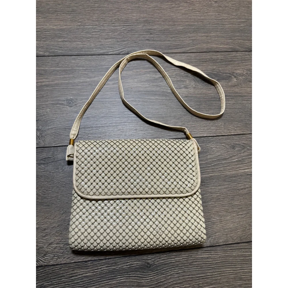 Victoria Place Purse Crossbody Bag Chainmail Mesh Enamel Magnetic Snap Ivory OS - Picture 4 of 13